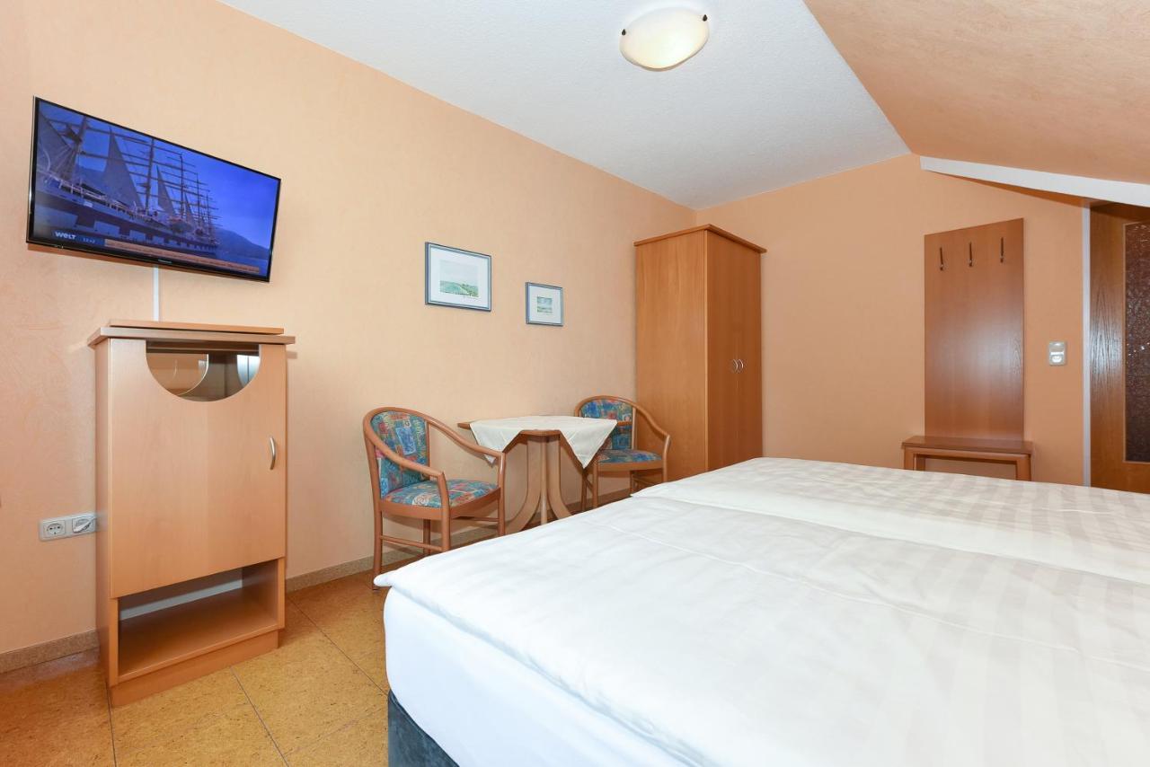 Hotel-Pension Altes Siel Бензерзиль Экстерьер фото